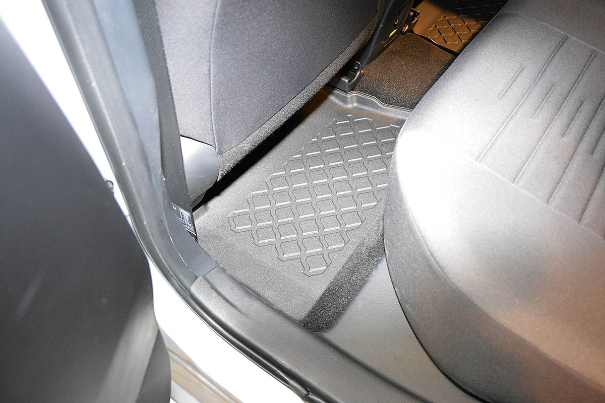 Guminiai kilimėliai Toyota Auris II (2013-2019) su borteliais - Image 4