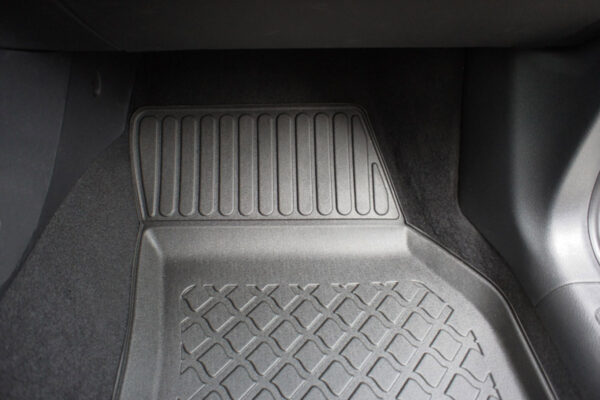 Guminiai kilimėliai Volkswagen Golf Sportsvan (2014-2020) su borteliais - Image 5