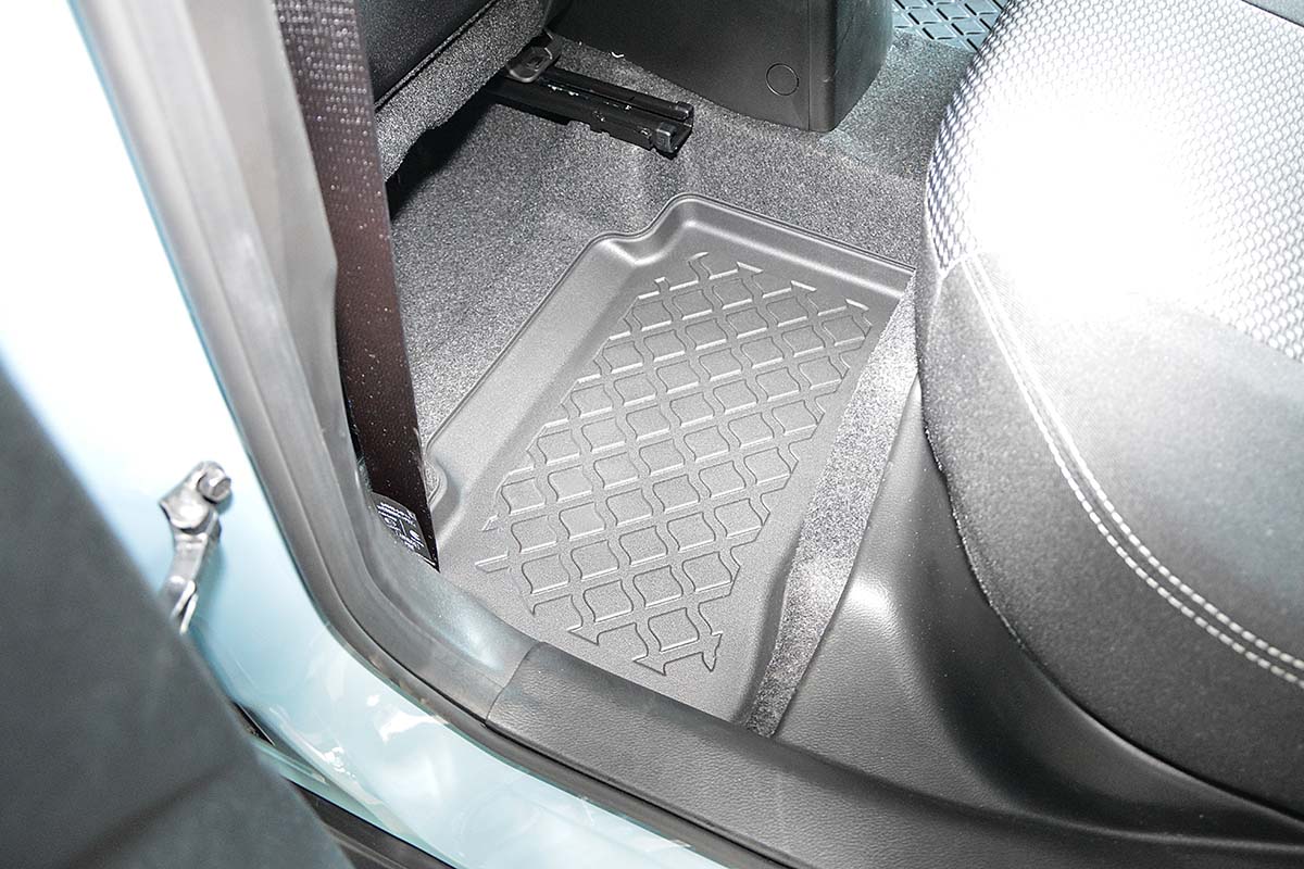 Guminiai kilimėliai Suzuki Vitara 2015➝ su borteliais - Image 3