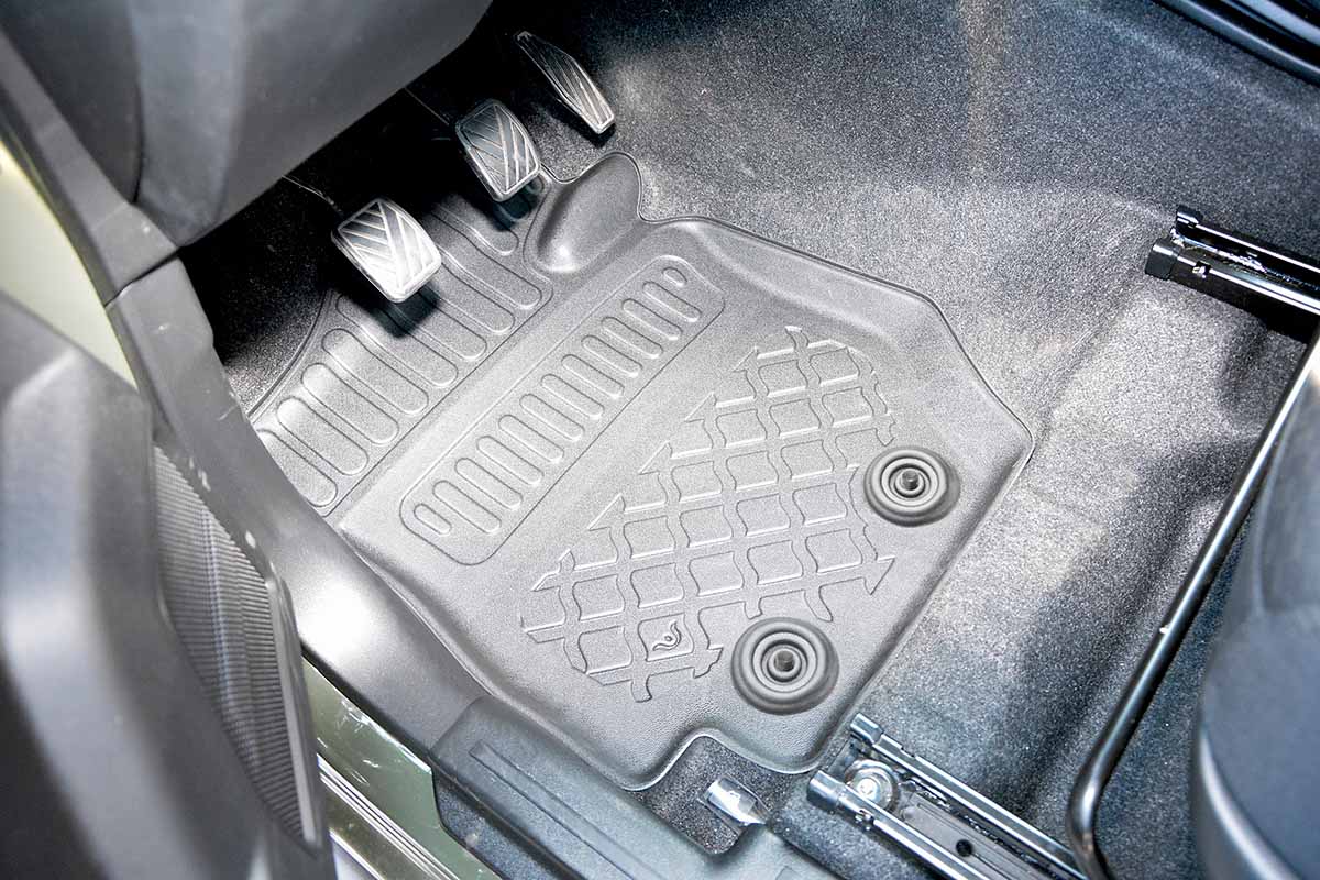 Guminiai kilimėliai Suzuki Jimny 2018➝ priekiniai su borteliais - Image 3