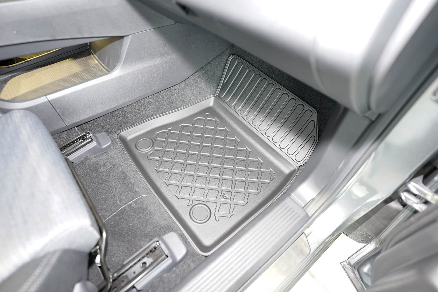 Guminiai kilimėliai Nissan X-Trail (T33) e-Power 5/7 vietų (2022→) su borteliais - Image 3