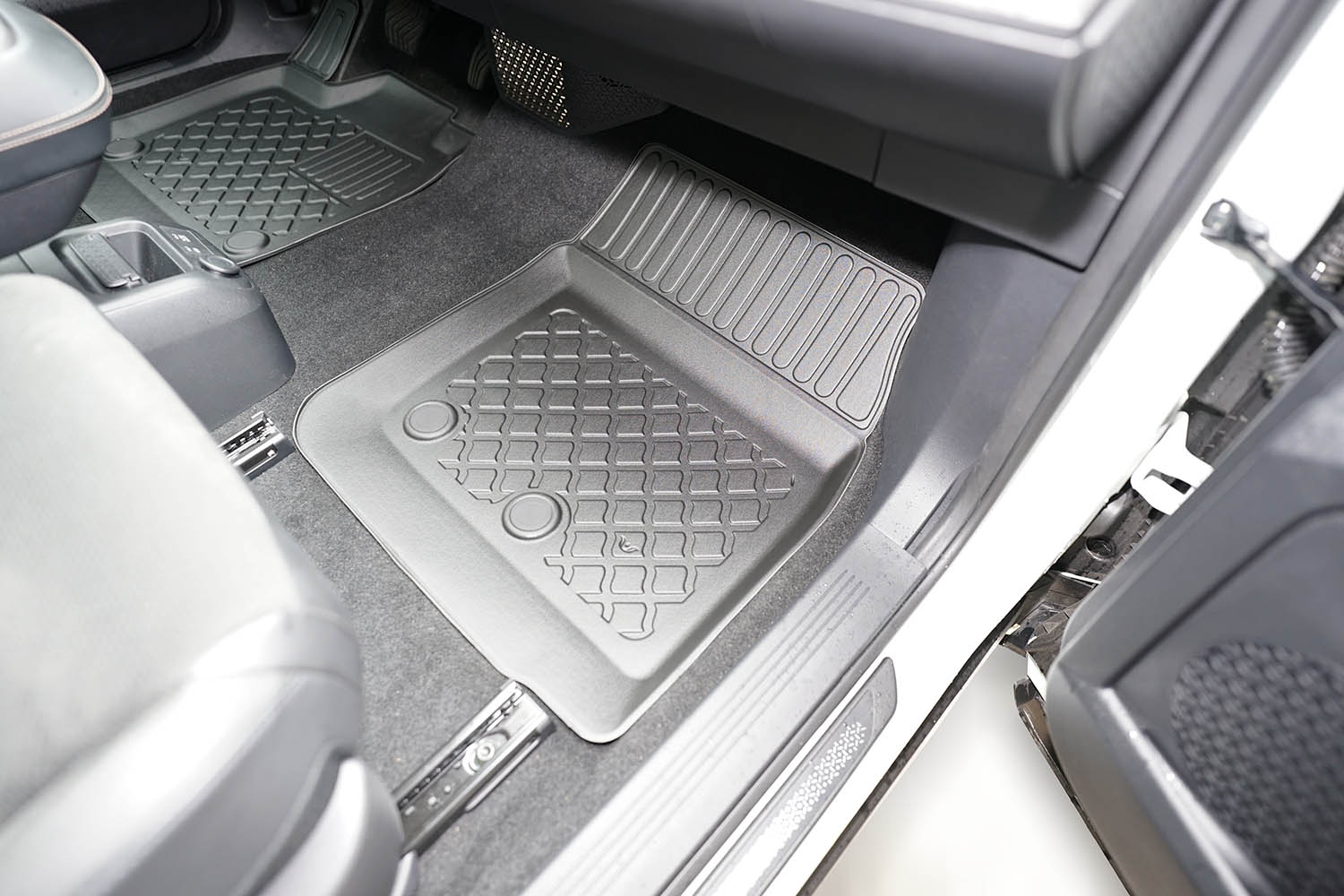 Guminiai kilimėliai Nissan Ariya electric (2022→) su borteliais - Image 3