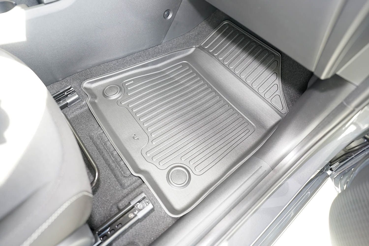 Guminiai kilimėliai Hyundai Kona electric (2023➝) su borteliais - Image 3